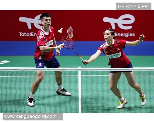 深圳羽毛球队与上海羽毛球队赛后复盘速度对比分析