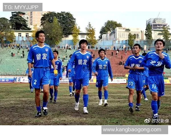 南京足球队心理素质引发热议球迷与专家观点交锋分析